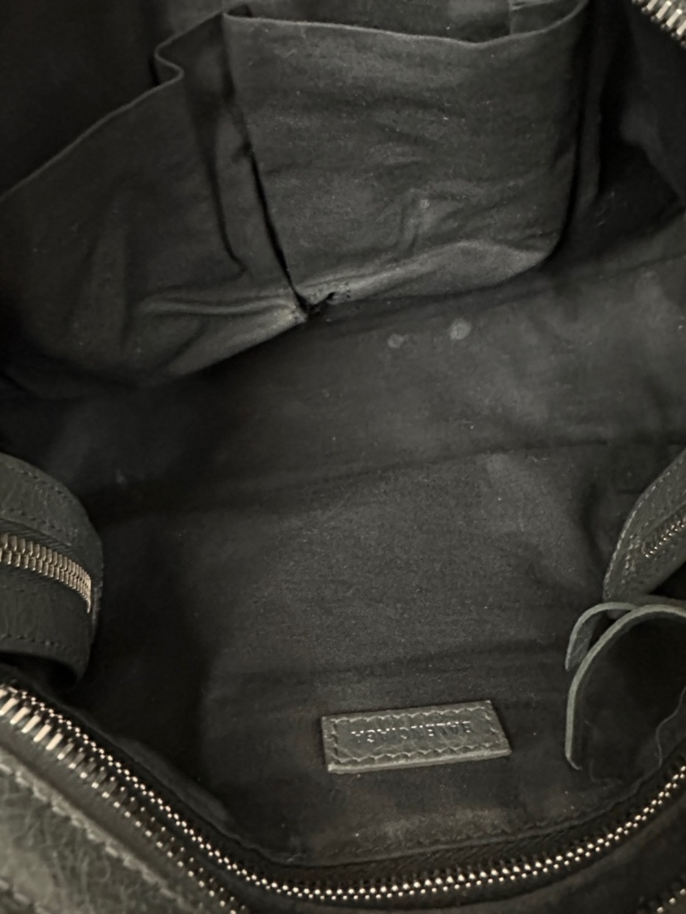 Balenciaga City Bag (small) in volcanic rock. - Picture 4 of 11